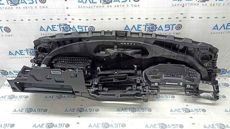 Торпедо передняя панель с AIRBAG Audi A4 B9 17-25 черная, без проекции, с дефлектором и бардачком, сломано крепление