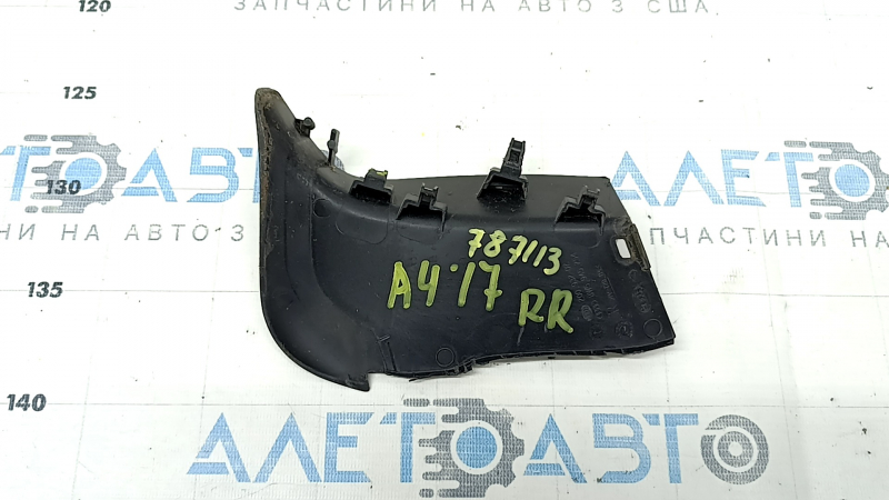 Накладка фонаря внешнего правая Audi A4 B9 17-19 сломано крепление