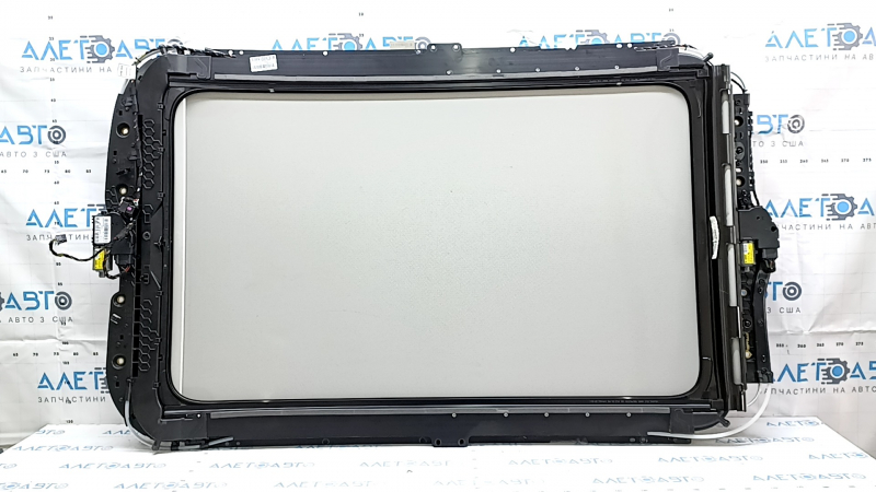 Люк в сборе VW Tiguan 09-17 панорама, серая шторка, скол