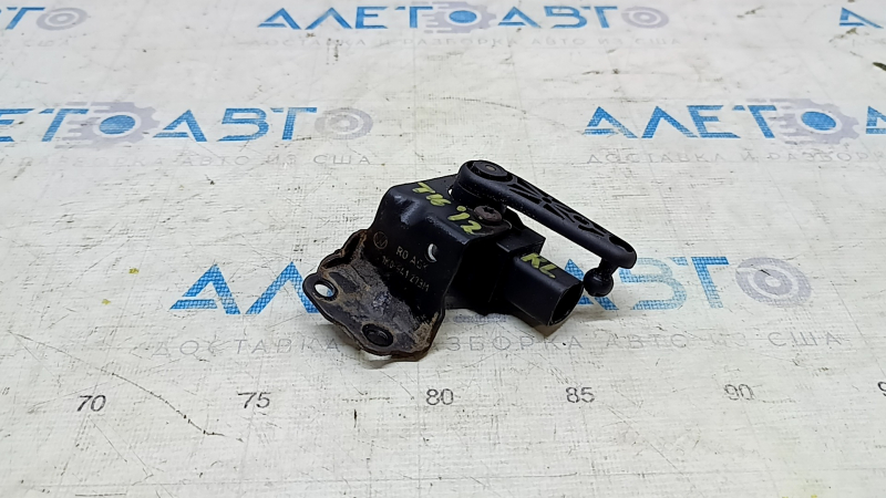 Датчик наклона кузова VW Tiguan 09-17 с тяжкой, с кронштейном