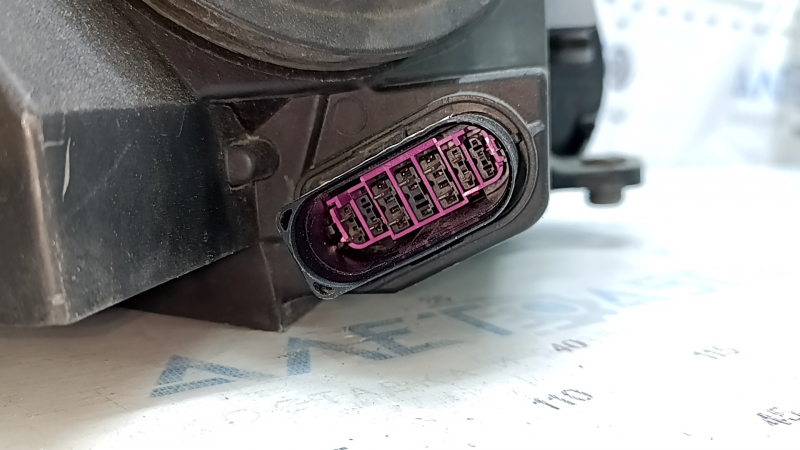Фара передняя левая VW Tiguan 12-17 в сборе рест ксенон + led, царапина