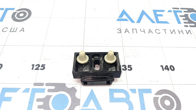 Отбойник двери багажника левый Volkswagen ID.4 21-26