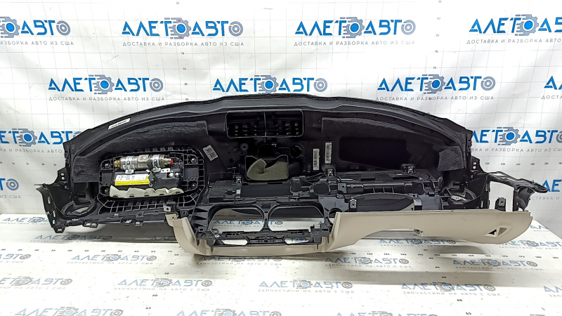 Торпедо передняя панель с AIRBAG Mercedes W213 E 17-23 без проекции, черная с бежевым