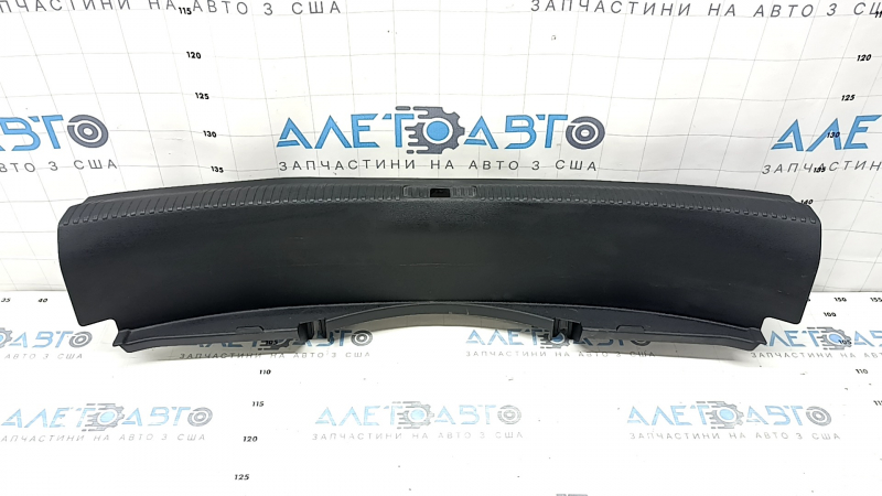 Накладка проема багажника Audi A4 B9 17-20 черная, царапины, сломано крепление