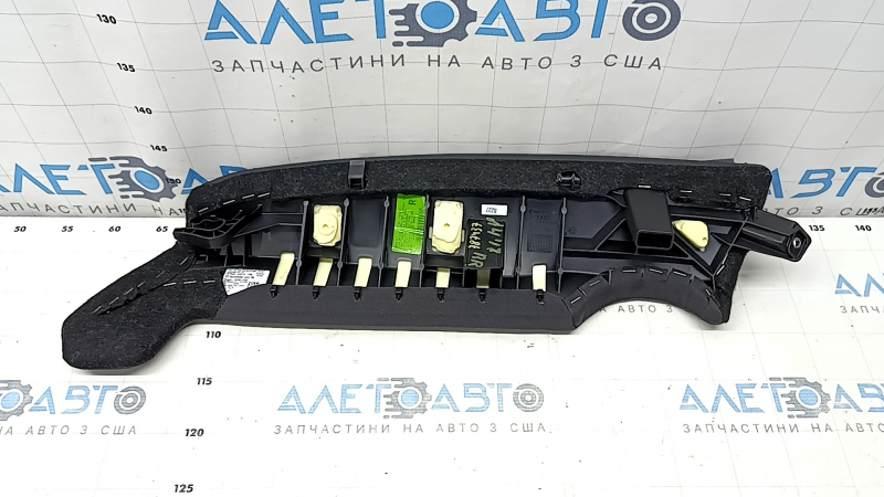 Боковушка 2-го ряда сидений правая Audi A4 B9 17-19 кожа черная, сломано крепление
