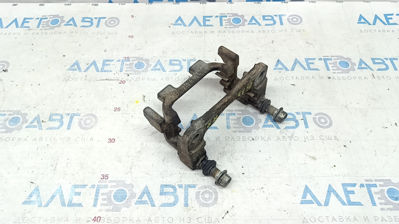 Скоба суппорта задняя правая Infiniti G25 G35 G37 4d 06-15 ржавая