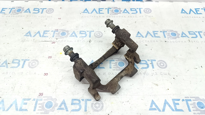Скоба суппорта задняя правая Infiniti G25 G35 G37 4d 06-15 ржавая
