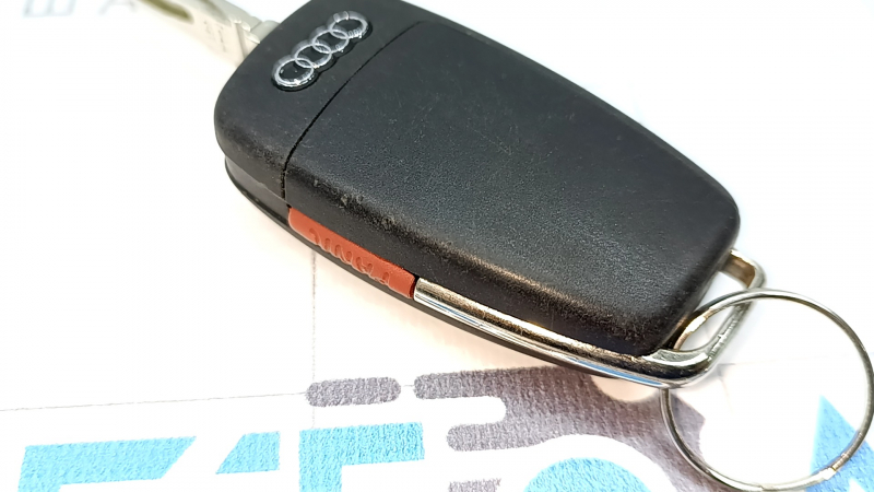 Ключ smart Audi Q3 8U 15-18 4 кнопки, потерт