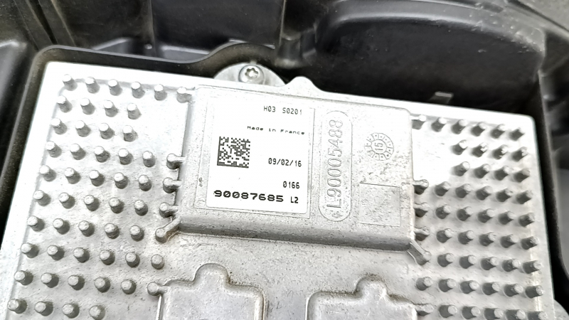 Фара передняя правая в сборе Ford Fusion mk5 17-20 LED, с DRL, царапины