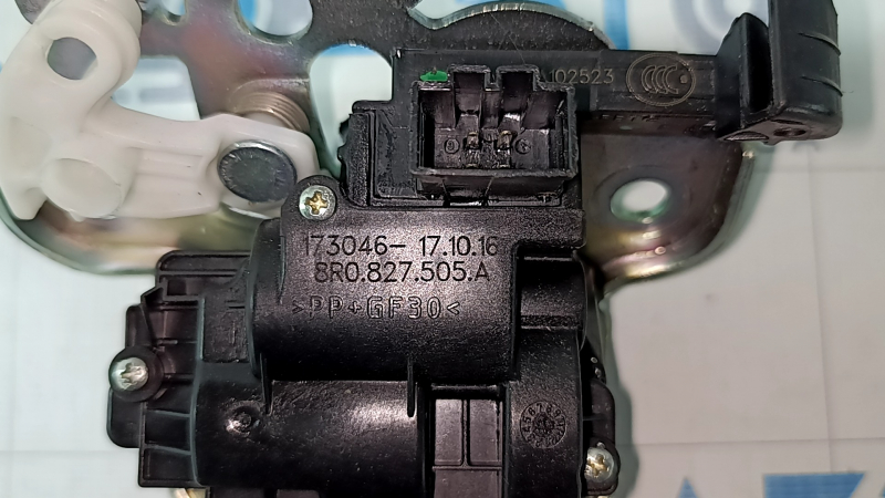 Замок двери багажника Audi Q5 8R 09-17