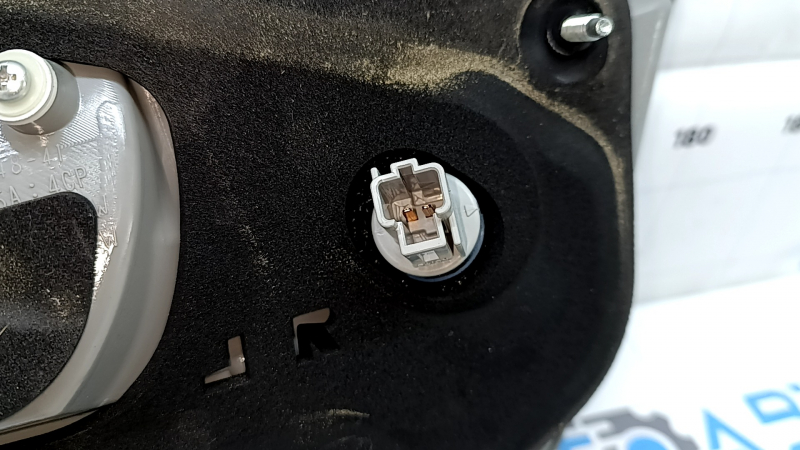 Фонарь внутренний крышка багажника правый Lexus RX350 RX400h 06-08 рест темный, под полировку