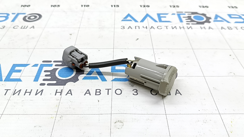 Прикуриватель багажника Lexus RX300 RX330 RX350 RX400h 04-09 с корпусом