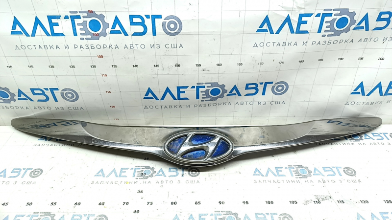 Решетка радиатора grill Hyundai Sonata 11-15 hybrid, с эмблемой, полез лак, песок