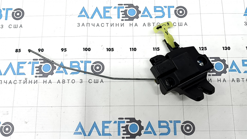Замок крышки багажника Toyota Camry v40