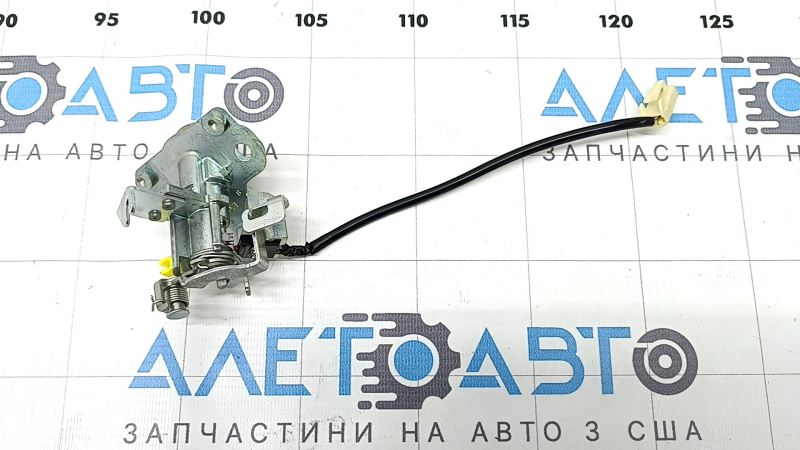 Личинка замка крышки багажника Toyota Camry v40 с датчиком, без ключа