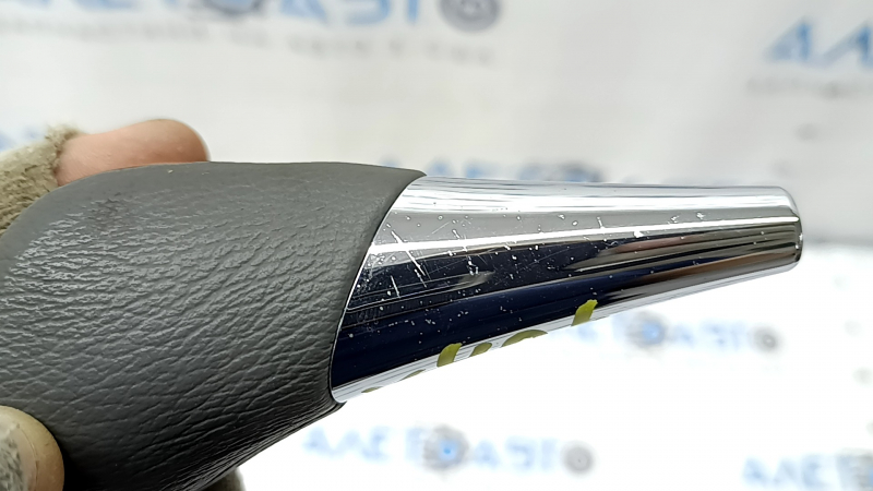 Ручка КПП Toyota Camry v40 07-11 кожа серая, вставка под дерево, царапины, потерта