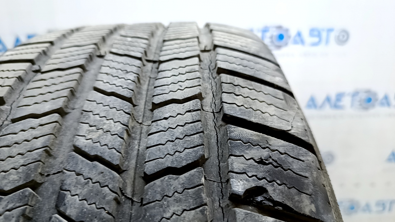Шина R18 235/55 Michelin Defender LTX 2019 всесезонная 5мм потрескана