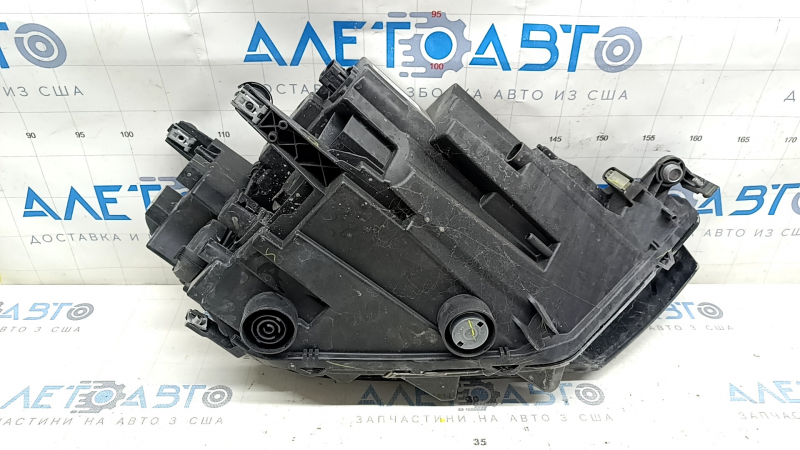 Фара передняя левая VW Jetta 19-26 в сборе LED, песок
