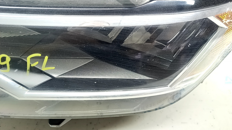 Фара передняя левая VW Jetta 19-26 в сборе LED, песок