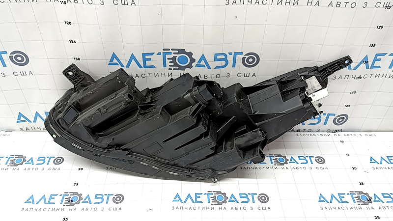 Фара передняя правая в сборе Ford Escape MK4 23-26 LED