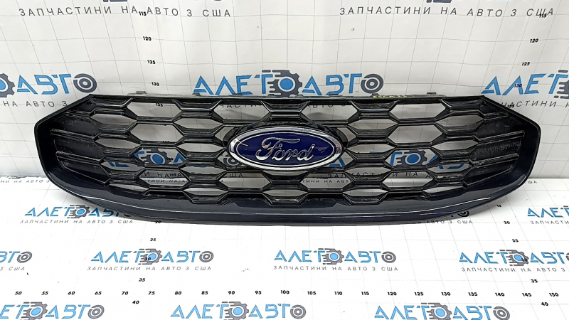 Решетка радиатора grill Ford Escape MK4 23-26 St-line без камеры, с эмблемой, царапины
