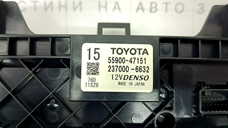 Управление климат-контролем Toyota Prius V 12-17 царапины на стекле