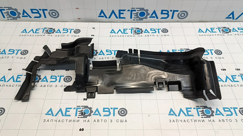 Дефлектор радиатора правый Audi Q5 80A 18-24 3.0T