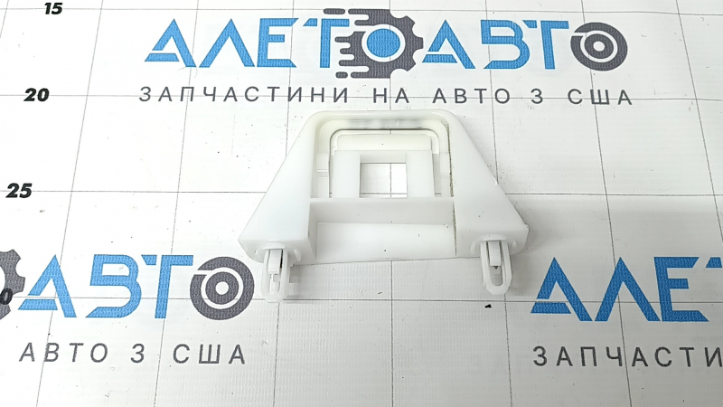 Кронштейн крепления фары левый Mitsubishi Outlander 22-26 внешний