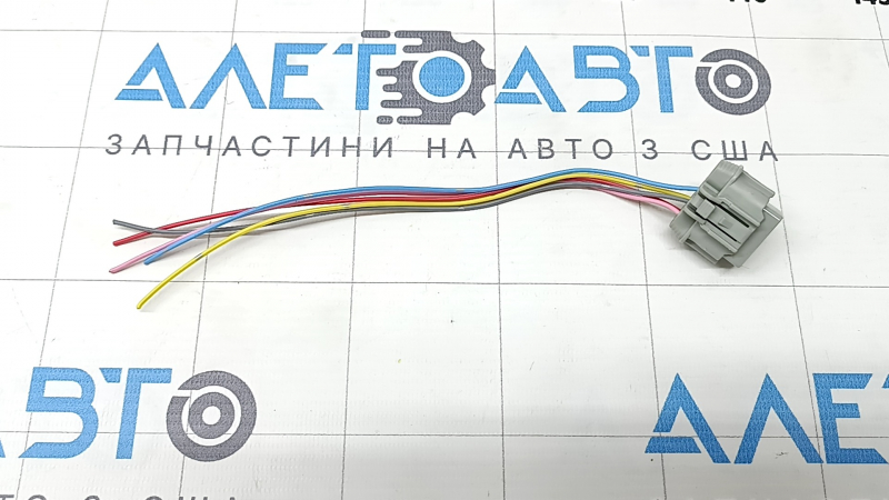 Фишка фары правая Mitsubishi Outlander 22-26 LED, серая