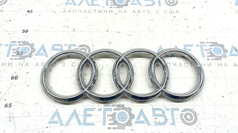 Эмблема решетки радиатора grill Audi Q5 80A 18-20 хром