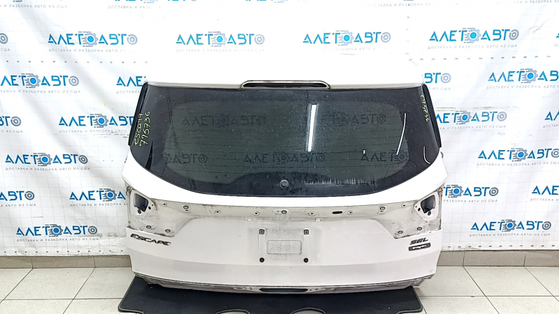Дверь багажника голая со стеклом Ford Escape MK3 17-19 рест, белый UG, тычка
