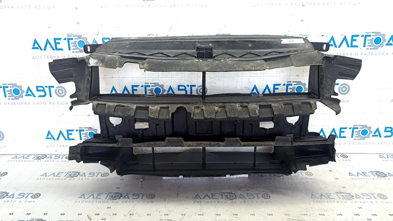 Жалюзи дефлектор радиатора рамка Ford Escape MK3 13-16 дорест 2.0T, нет фрагментов