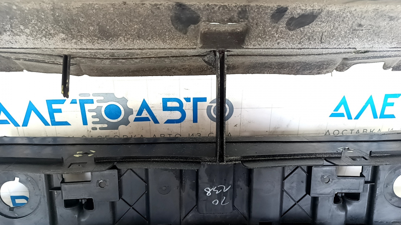 Жалюзи дефлектор радиатора рамка Ford Escape MK3 13-16 дорест 2.0T, нет фрагментов