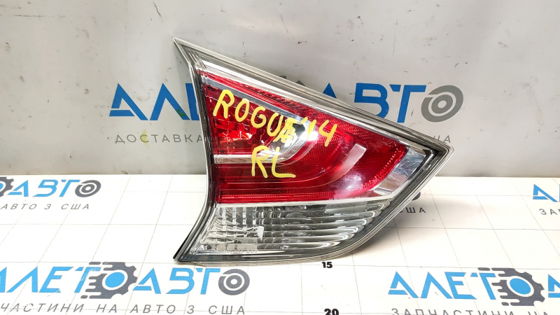 Фонарь внутренний крышка багажника левый Nissan Rogue 14-16 скол