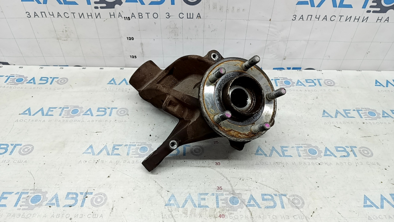 Цапфа со ступицей передняя правая Ford Escape MK3 13-19 ржавая