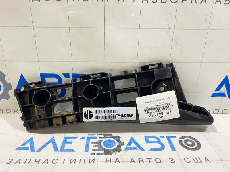 Крепление переднего бампера правое Toyota Prius 30 10-15