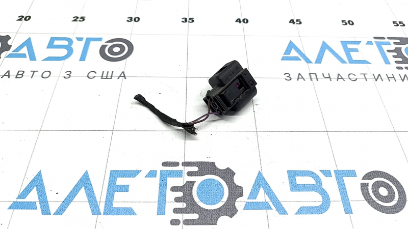 Фишка на датчик уровня жидкости бачка омывателя Audi Q3 83A 19-25