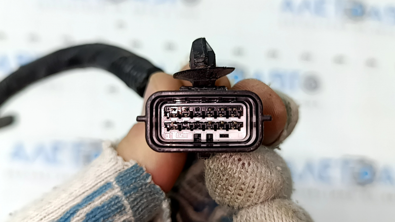 Фишка на проводку заднего бампера Nissan Rogue 18-20 под парктроники