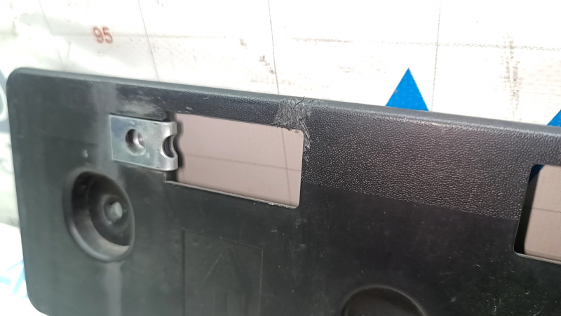 Площадка номерного знака передняя Nissan Leaf 18-22 царапины
