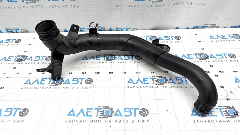 Патрубок интеркулера левый второй Audi Q3 83A 19-25 2.0T пластик