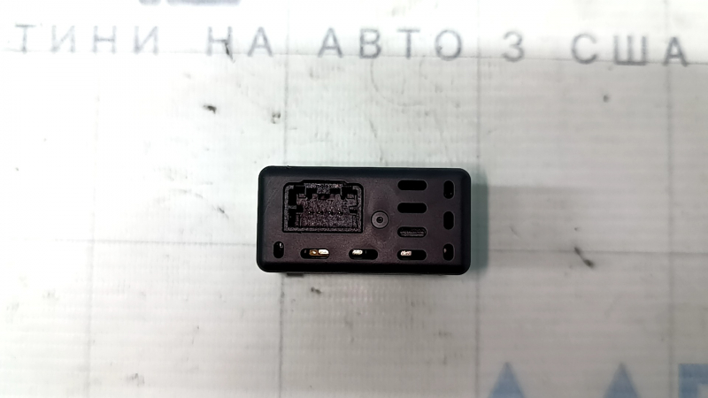 USB Hub Nissan Rogue 14-20 тип 2 сломано крепление