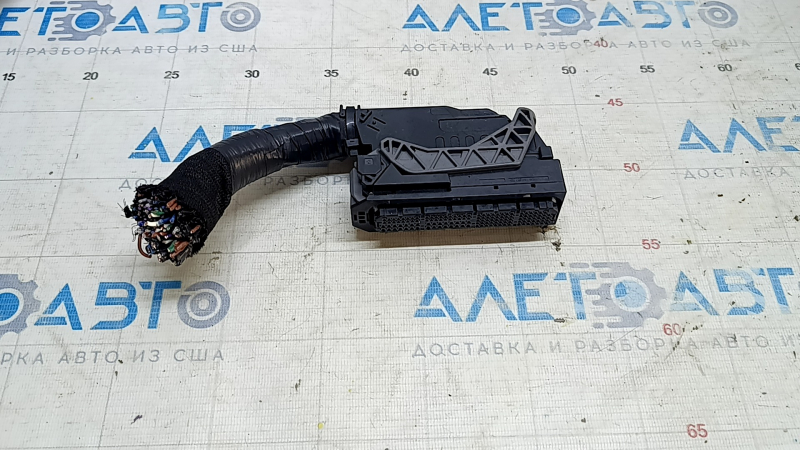Фишка на блок ECU компьютер двигателя Lexus RX450h 20-22 большая