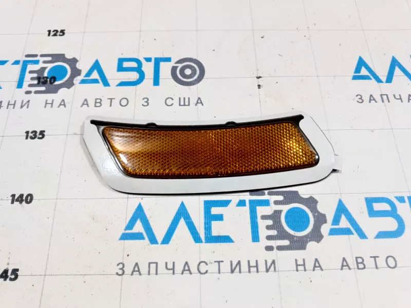 Отражатель переднего бампера левый Audi Q7 16-19