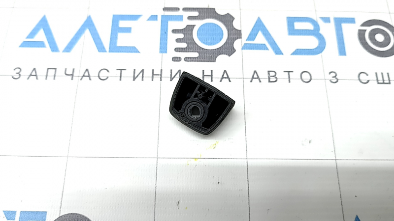 Отбойник двери багажника правый Audi Q3 83A 19-25 верхний