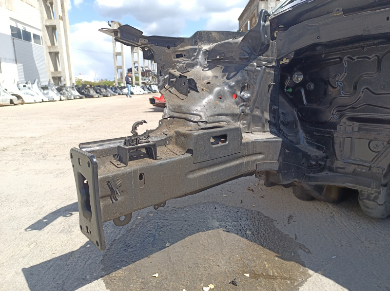Четверть передняя правая Audi Q3 83A 19-21 на кузове, черная