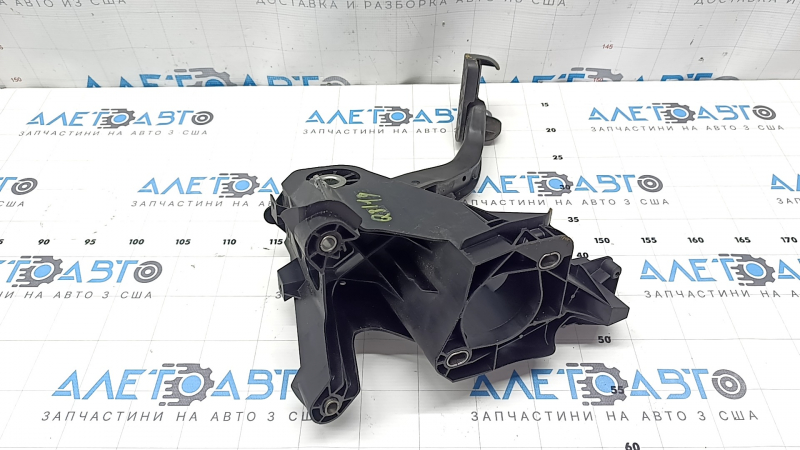 Педаль тормоза Audi Q3 83A 19-25 с кронштейном и накладкой