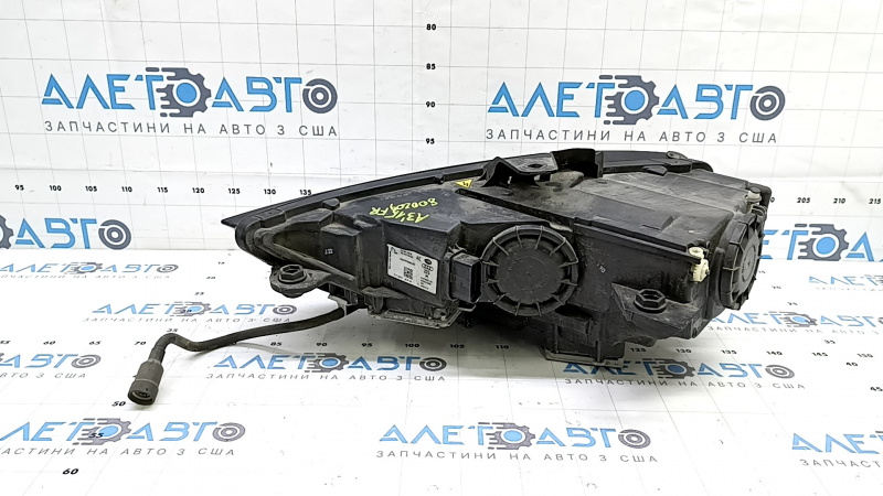 Фара передняя правая в сборе Audi A3 8V 15-16 xenon hid