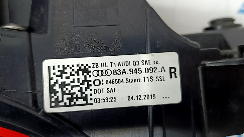 Фонарь внешний крыло правый Audi Q3 83A 19-25 LED, надломано крепление
