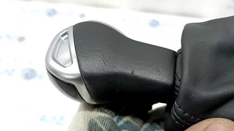 Ручка АКПП Audi Q3 83A 19-25 кожа черная с хромом, царапины