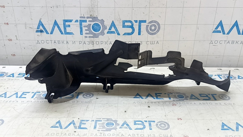 Дефлектор радиатора левый Audi A3 8V 15-16 4d 1.8T, 2.0T